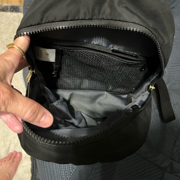 EUC WOMENS ADIDAS BACKPACK 10x10 - Picture 5 of 10